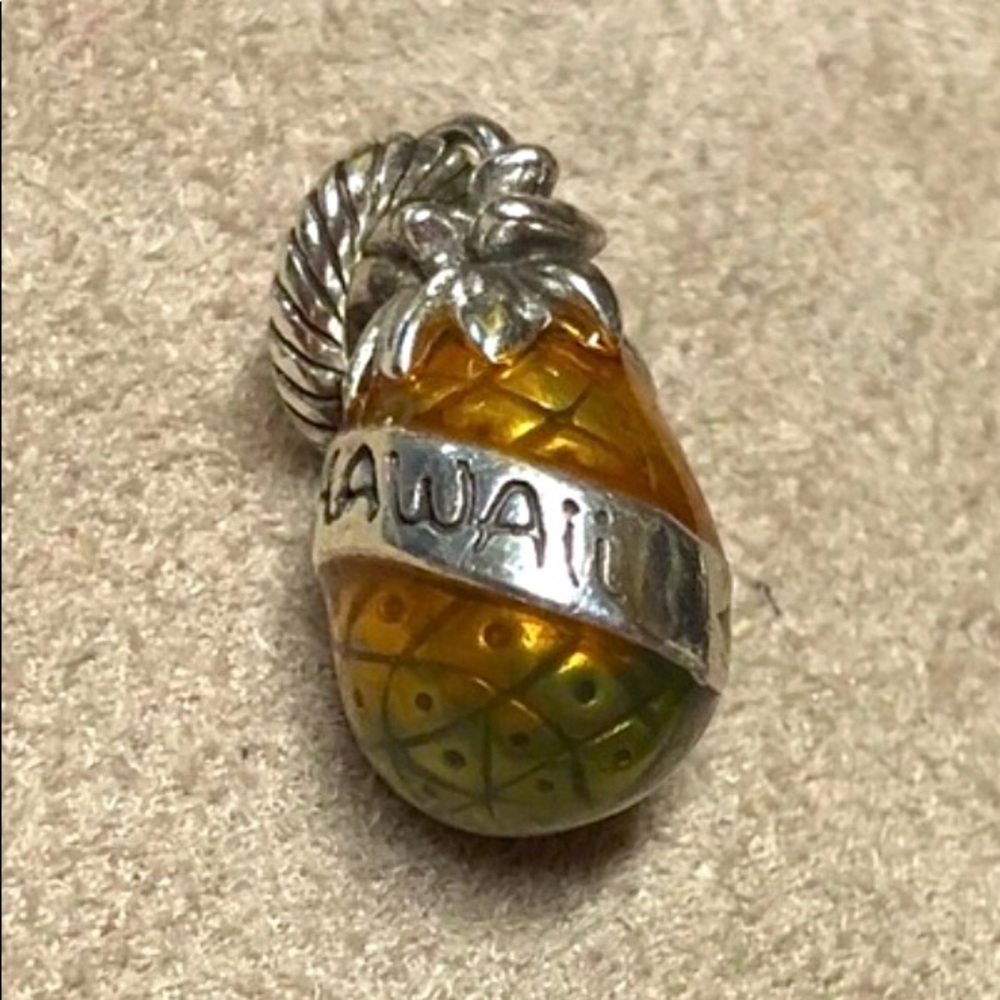 🆕Listing! Brighton Hawaii state pineapple charm Gold & green with silver sash